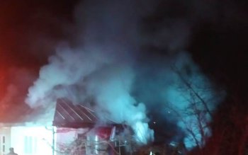 Bucătăria unei case cuprinse de …