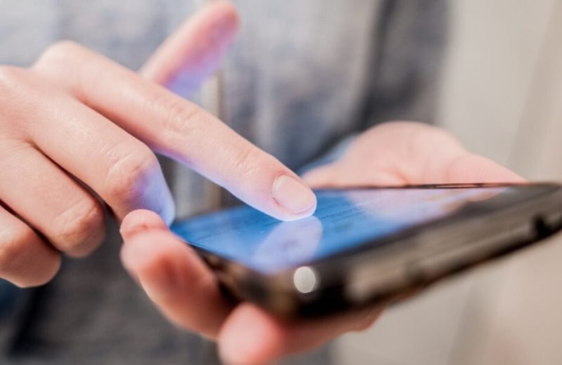 O nouă tentativă de fraudă online face victime pe bandă rulantă. Utilizatorii sunt îndemnați să voteze pentru a ajuta un participant la un presupus concurs