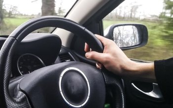 Un polițist aflat în timpul …