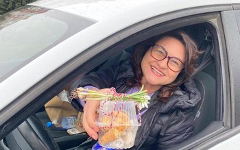 Mărțișoare oferite în trafic de …