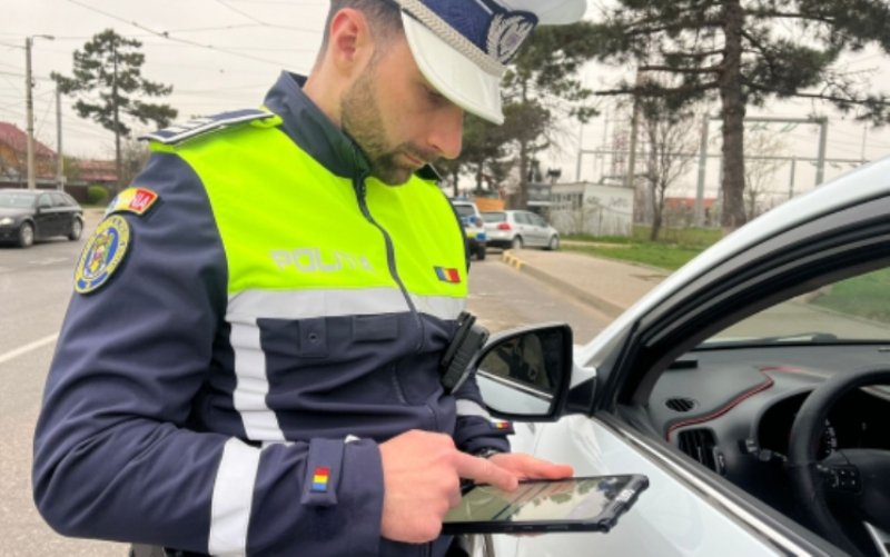 Peste 70 de permise de conducere și certificate de înmatriculare reținute de polițiști în weekendul care a trecut
