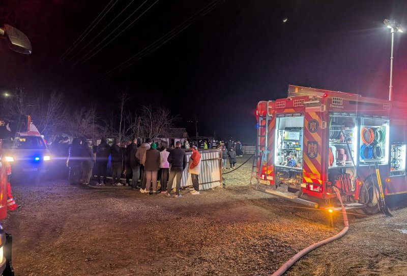 Tragic! Femeie de 46 de ani găsită decedată într-o anexă cuprinsă de flăcări