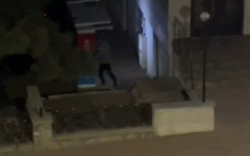 Cele trei persoane implicate în …