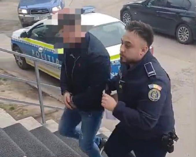 Persoane reținute pentru acte de violență. Un dorohoian a lovit un tânăr iar altuia i-a distrus mașina