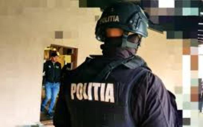 Trei mandate de percheziție domiciliară și țigări confiscate de polițiști la Todireni