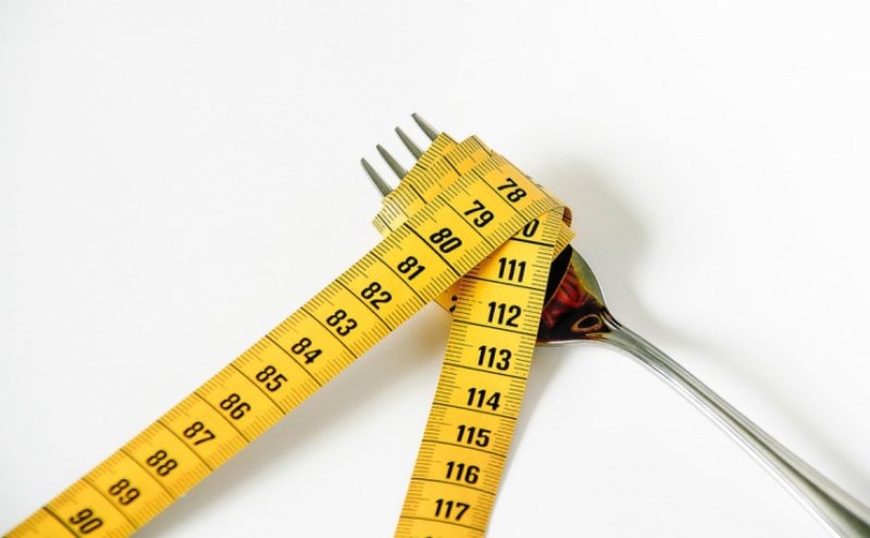 Care este cel mai simplu mod de a slăbi. Dacă vrem să pierdem corect kilograme trebuie să avem și surse de proteine complete
