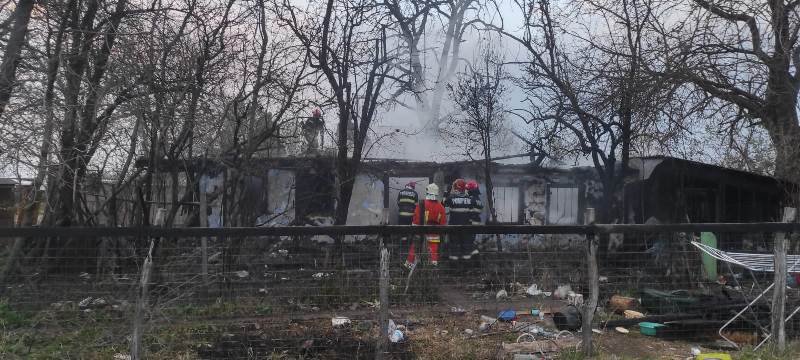 O femeie din Dorobanți are nevoie de ajutor după ce a rămas fără casă în urma unui incendiu
