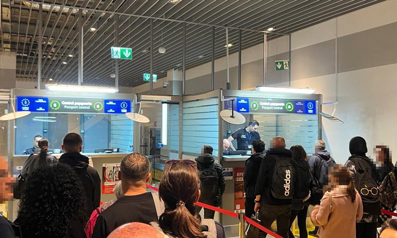 Produse de lux de aproximativ 95.000 lei confiscate pe Aeroportul Iași