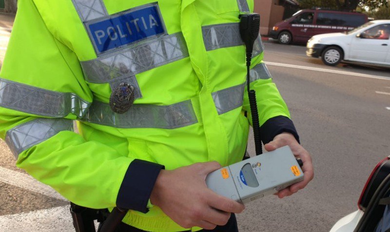 Șofer de 28 de ani depistat sub influența alcoolului la volan. Cercetat deoarece nu a oprit la semnalele polițiștilor