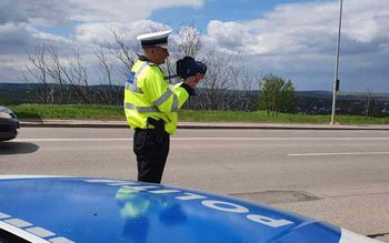 Peste 60 de premise de …