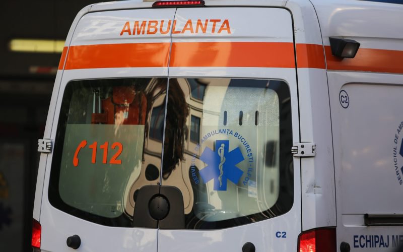 O elevă de 15 ani din Botoşani a aflat că este însărcinată, după ce i s-a făcut rău la şcoală