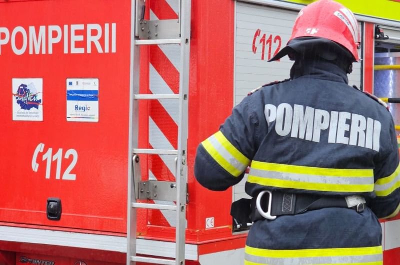 Acoperișul unei case din Darabani a fost cuprins de flăcări