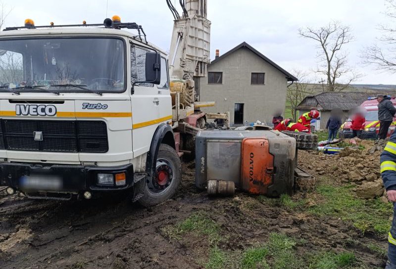Tragedie în Viișoara Mică! Un bărbat de 35 de ani și-a pierdut viața după ce s-a răsturnat cu un utilaj