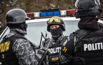 Percheziții domiciliare la persoane bănuite …