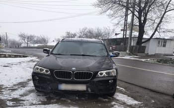 Tânără la volanul unui autoturism …