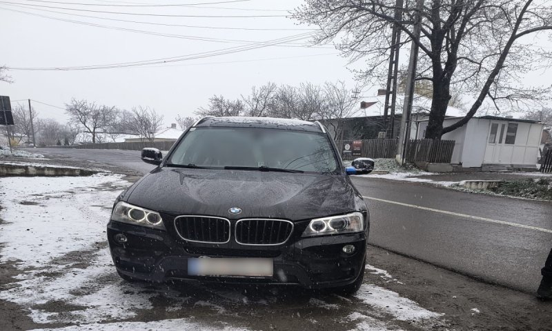 Tânără la volanul unui autoturism radiat din circulaţie, descoperită în trafic de către polițiștii de frontieră dorohoieni
