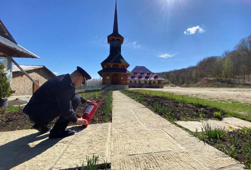 Sărbători Pascale în siguranță: lăcașurile de cult din județ, verificate de pompieri!