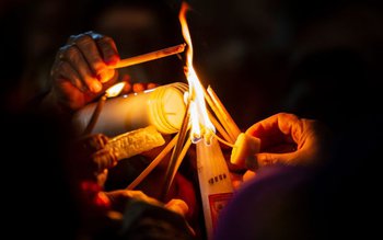 ISU: Lumânările lăsate nesupravegheate, pericol …