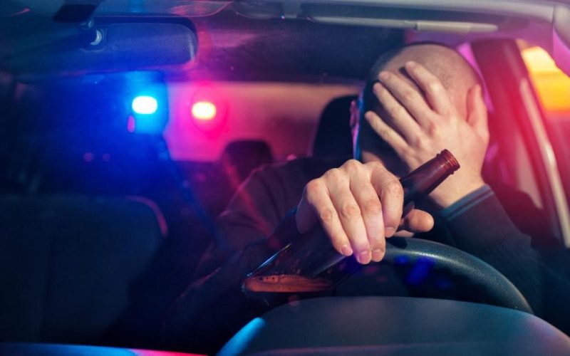 Botoșănean reținut în noaptea de Înviere după ce s-a urcat băut la volan și a făcut accident