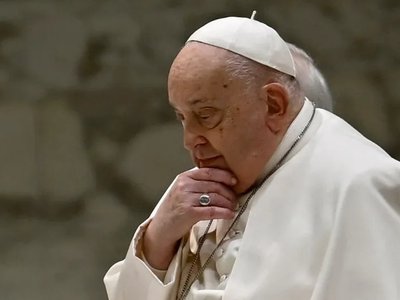 Papa Francisc a încetat din …