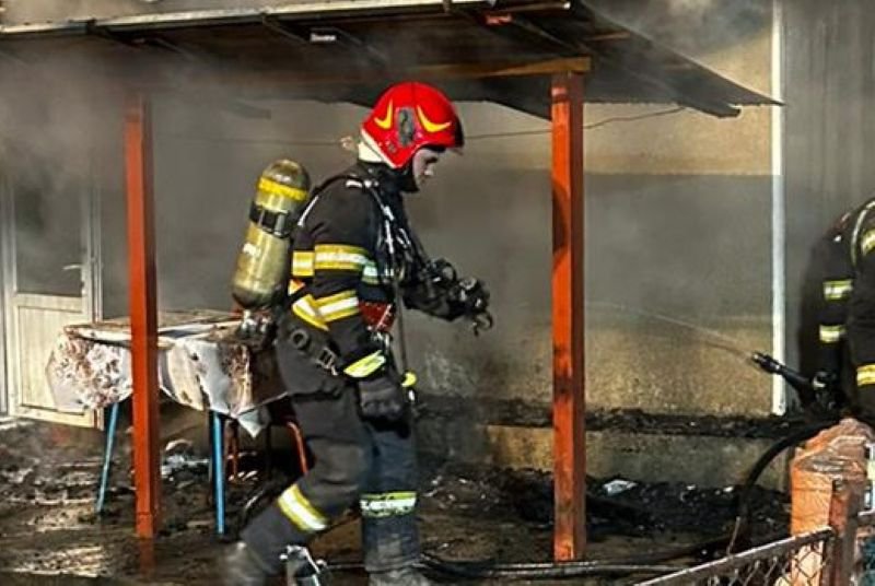 Lozna: Bărbat salvat, în ultima clipă, din casa cuprinsă de flăcări
