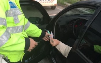 Șoferi depistați la volan, deși …