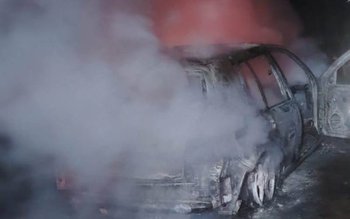 Autoturism parcat într-o gospodărie cuprins …