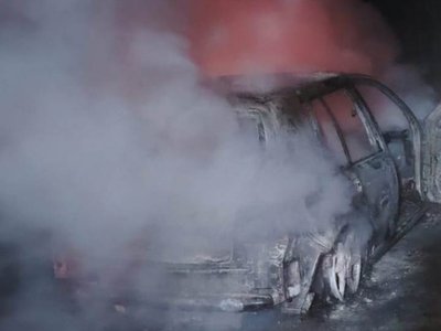 Autoturism parcat într-o gospodărie cuprins …