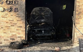 Garaj cuprins de flăcări la …