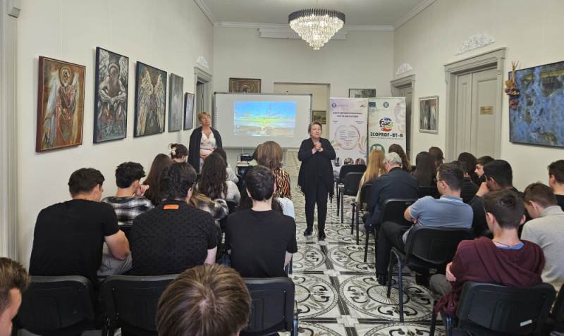 Elevii Seminarului Teologic Ortodox „Sfântul Gheorghe” Botoșani, prezenți la sesiunea de informare „Economia socială – oportunități pentru comunitate”