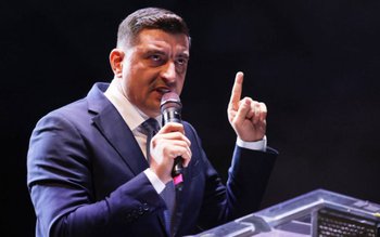 Simion susține că va concedia …