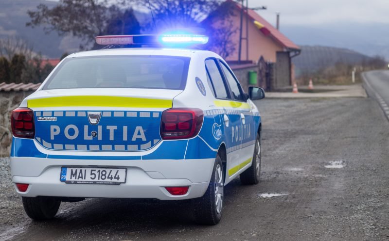 Două infracţiuni dintr-o lovitură: depistat fără permis, cu o remorcă neînmatriculată