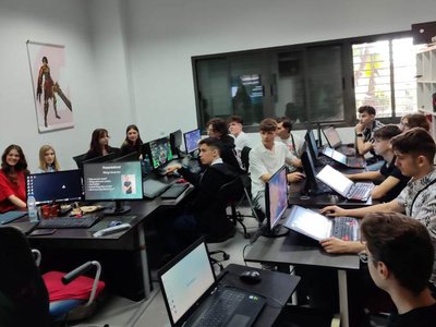 Laurienii învață programare în Sevilia …