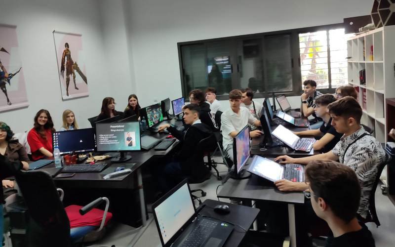 Laurienii învață programare în Sevilia - FOTO