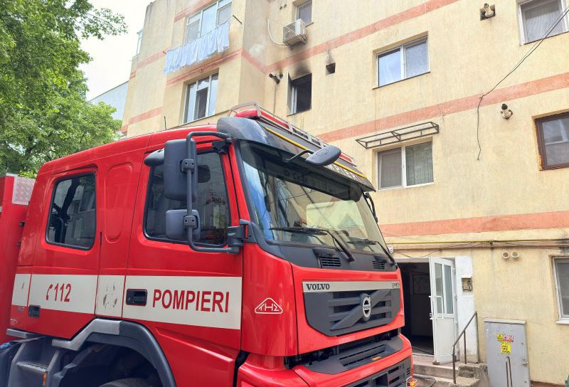 Clipe de groază pentru o femeie din Botoșani după ce un incendiu a izbucnit în apartamentul său
