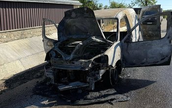 Mașină cuprinsă de flăcări în …