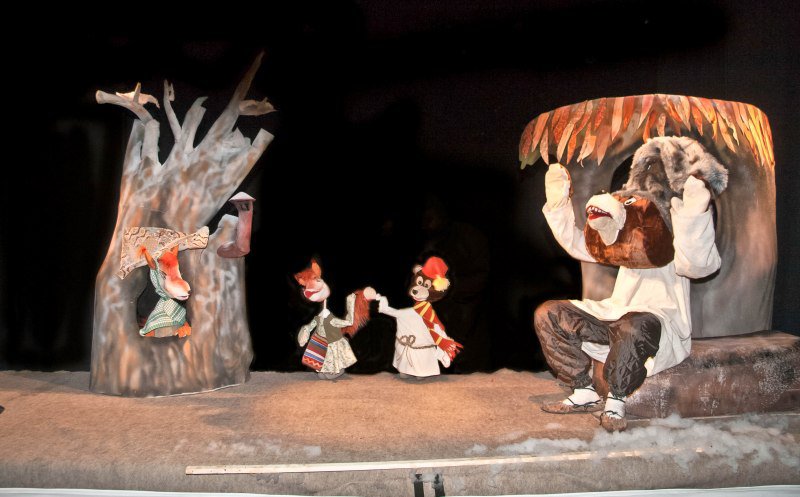 „Ursul păcălit de vulpe” în această săptămână la Teatrul „Vasilache”