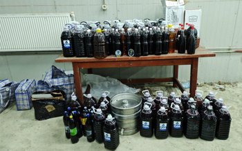 Contrabandă cu băuturi și carne, …