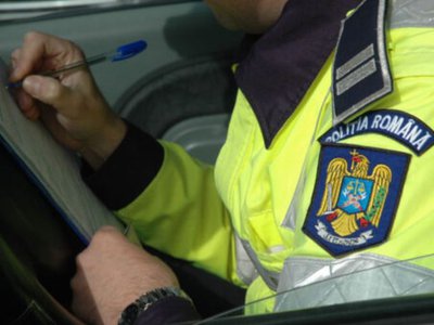 Doi șoferi depistați la volanul …