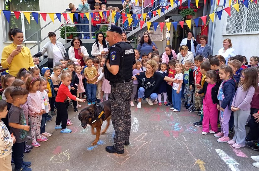Pih și Ciua au încântat astăzi aproape 150 de copii - FOTO