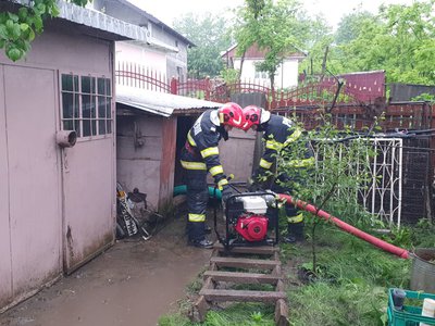 Inundații în județul Botoșani! Pompierii …