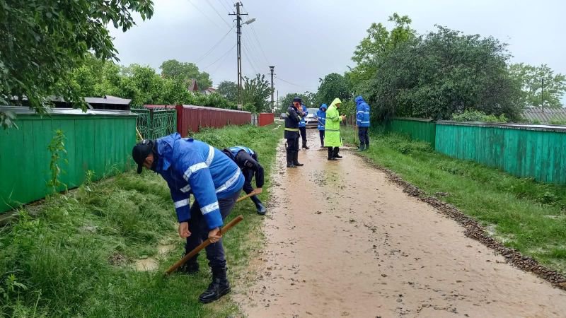 Pompierii împreună cu polițiștii, jandarmii și autoritățile locale au acționat, în ultimele 48 de ore, pentru sprijinirea populației