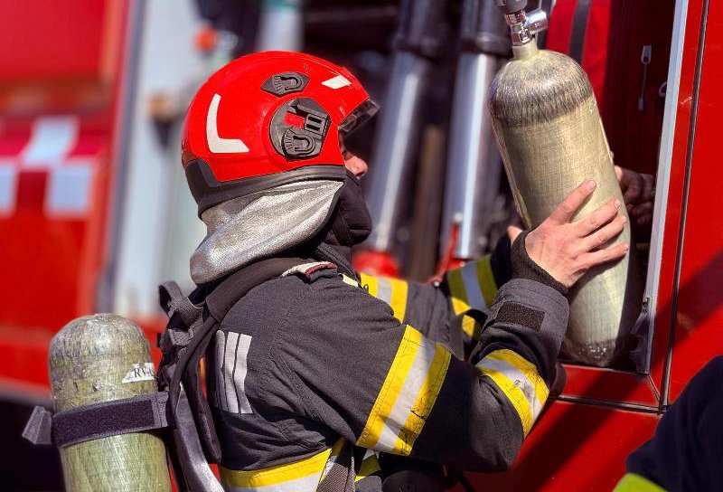 Incendiu la o grădiniță din Dorohoi. Instalaţia electrică de pe holul instituției a luat foc