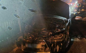 Autoturism parcat într-o gospodărie din …