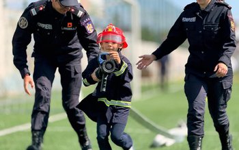 Pompierii au sărbătorit copilăria alături …