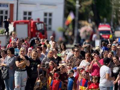 Copiii din Dorohoi, în lumea …