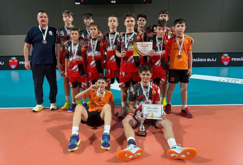 CSS Botoșani: Ziua de 1 Iunie  a venit  cu o medalie de bronz pentru volei baieţi  - U15