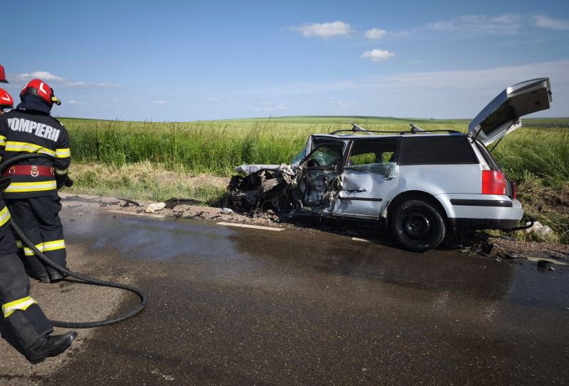 Un nou accident produs în apropiere de Ungureni. Două persoane au ajuns la spital - FOTO