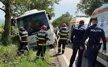 Accident la Ungureni! Un autocar …