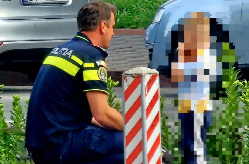 Un copil de 3 ani, găsit de un polițist într-un parc din Botoșani